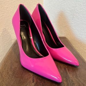 MARC FISHER EVERLY POINTED TOE PUMP IN MEDIUM PINK Size 51/2